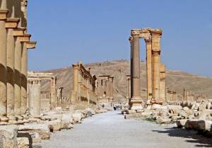 Palmyra_-_Decumanus_Maximus