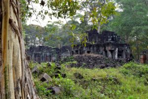 The New Loot: Trading Shovels for Stalls through Archaeotourism in Cambodia